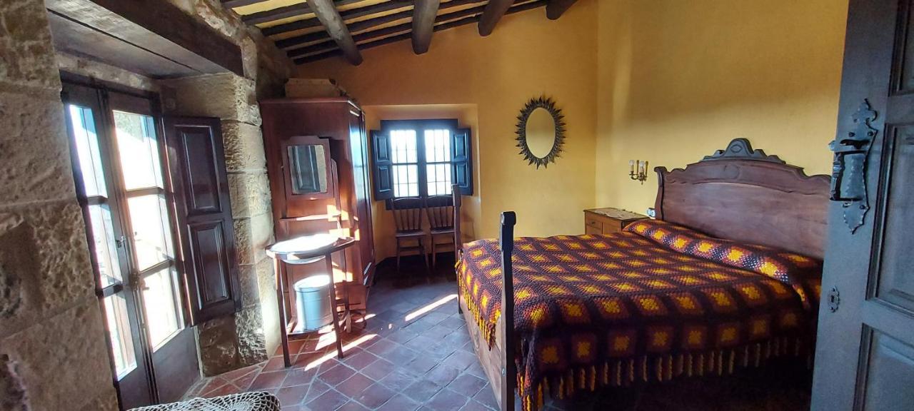 Castell De Llaes Villa ภายนอก รูปภาพ