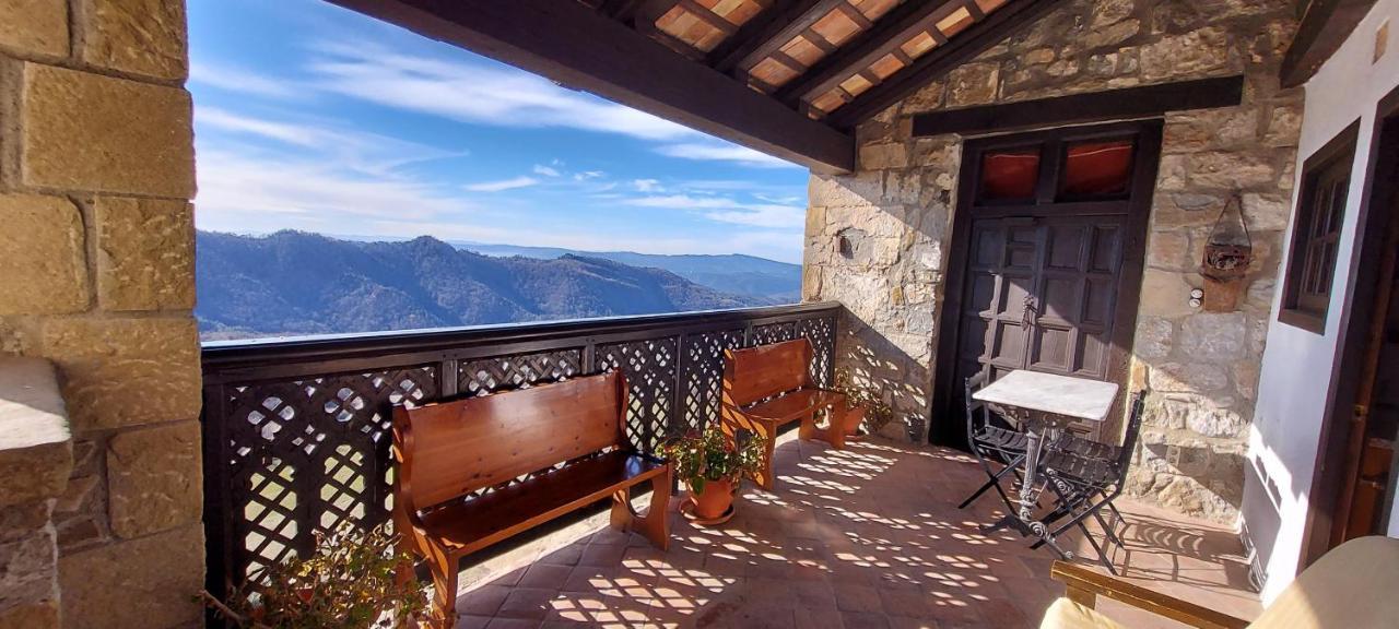 Castell De Llaes Villa ภายนอก รูปภาพ