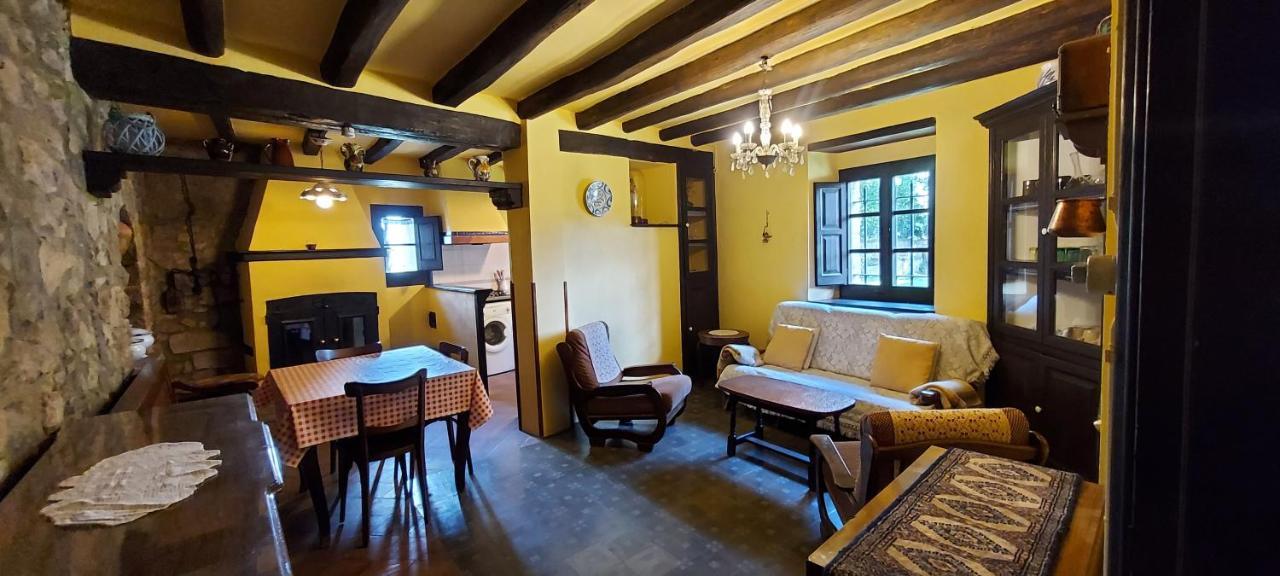 Castell De Llaes Villa ภายนอก รูปภาพ