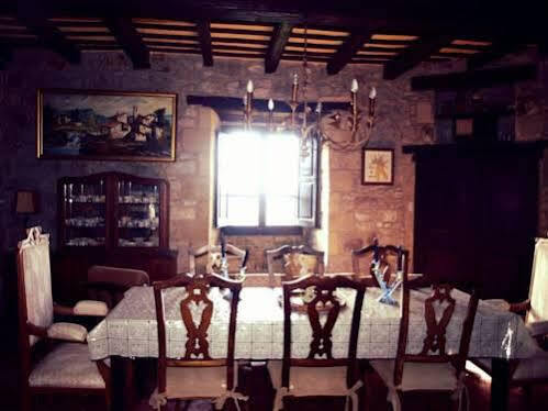 Castell De Llaes Villa ภายนอก รูปภาพ